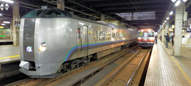 「すずらん1号」の789系