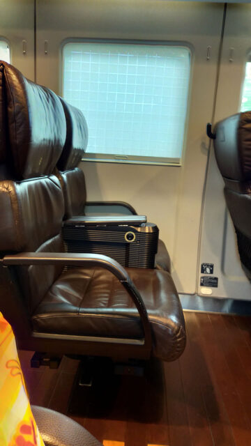 「かささぎ105号」1号車車内