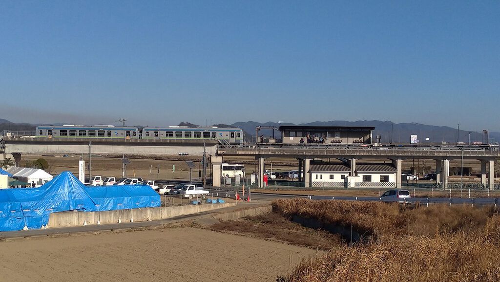川辺宿駅に到着する列車