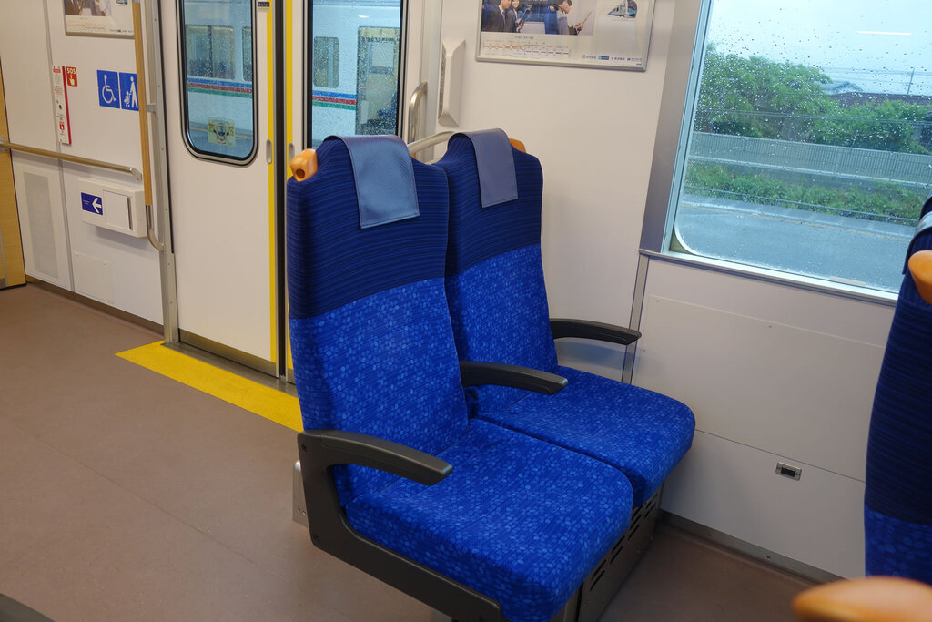 S-TRAINの座席