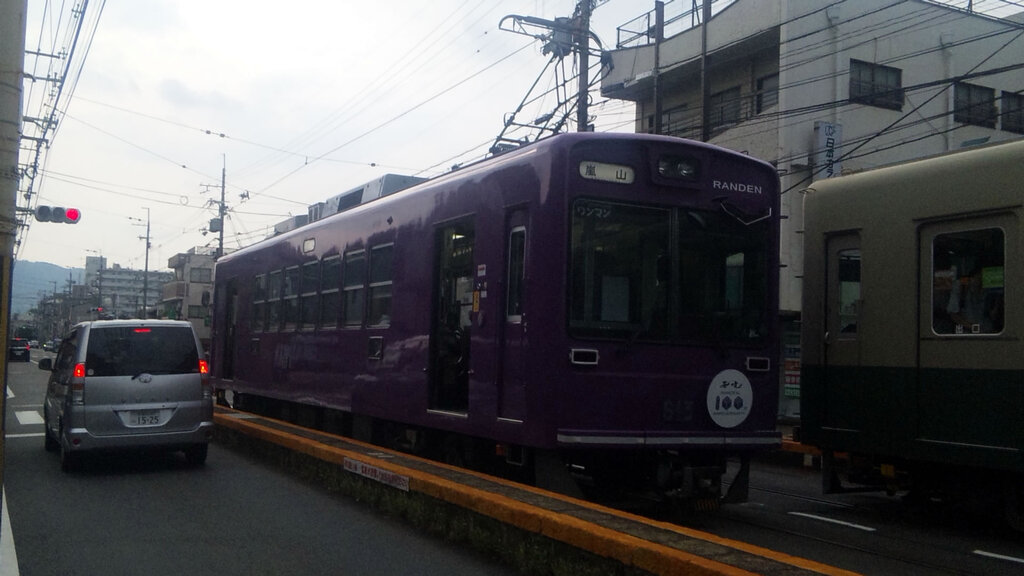 紫色の電車