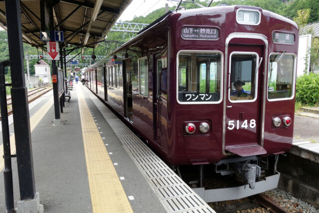 妙見口に着いた電車