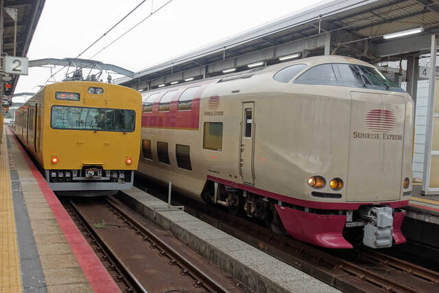 サンライズ出雲と普通列車