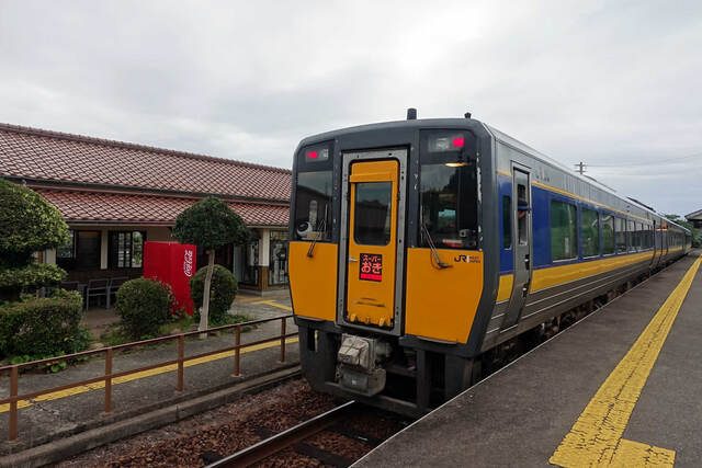 波子駅とスーパーおき4号