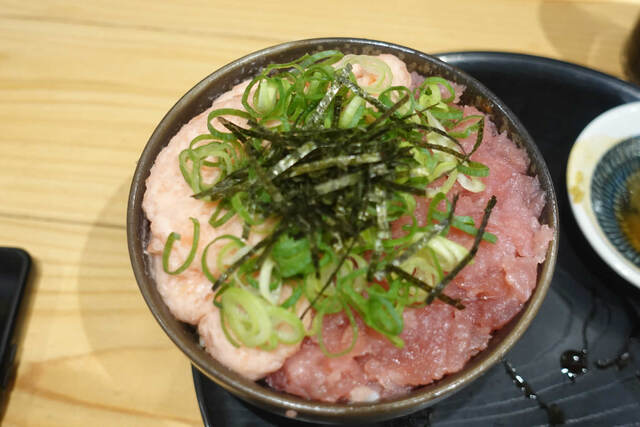 まぐろ2色丼