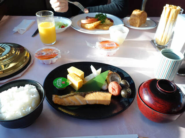 朝食