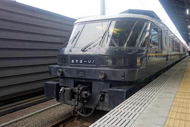 熊本駅に入線したあそぼーい！