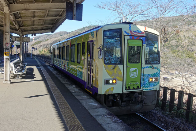 笠置駅に入線