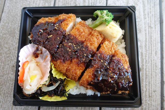 味噌かつ弁当。