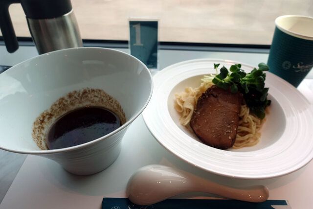 特製かつお醤油の炙りチャーシューつけ麺