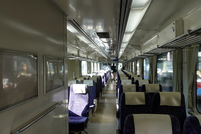 指定席車内