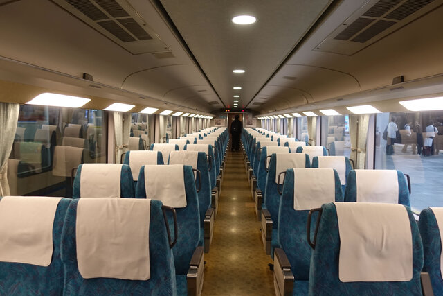 283系車内