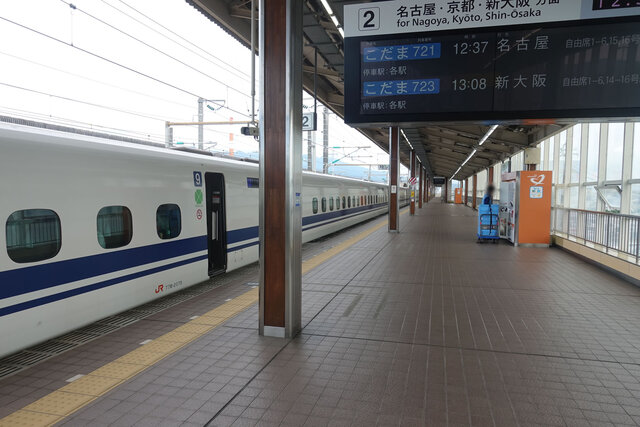 新富士駅ホーム