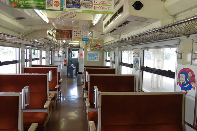 ハットリくん列車車内