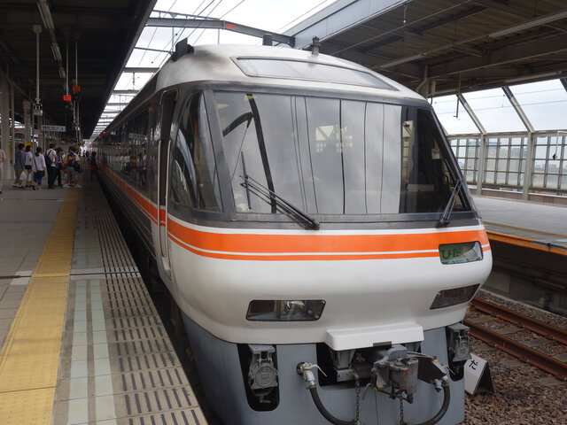 岐阜駅の「ひだ3号」