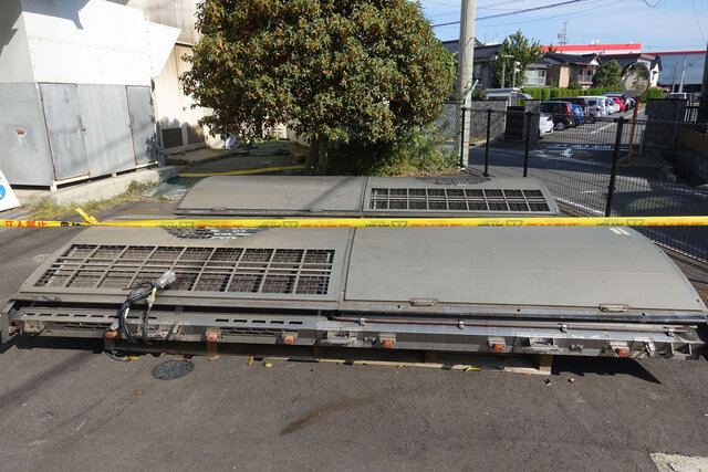 クーラーの残骸