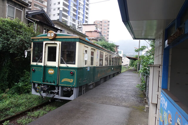 中佐世保を発車する列車