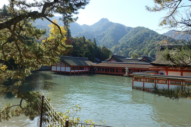厳島神社。