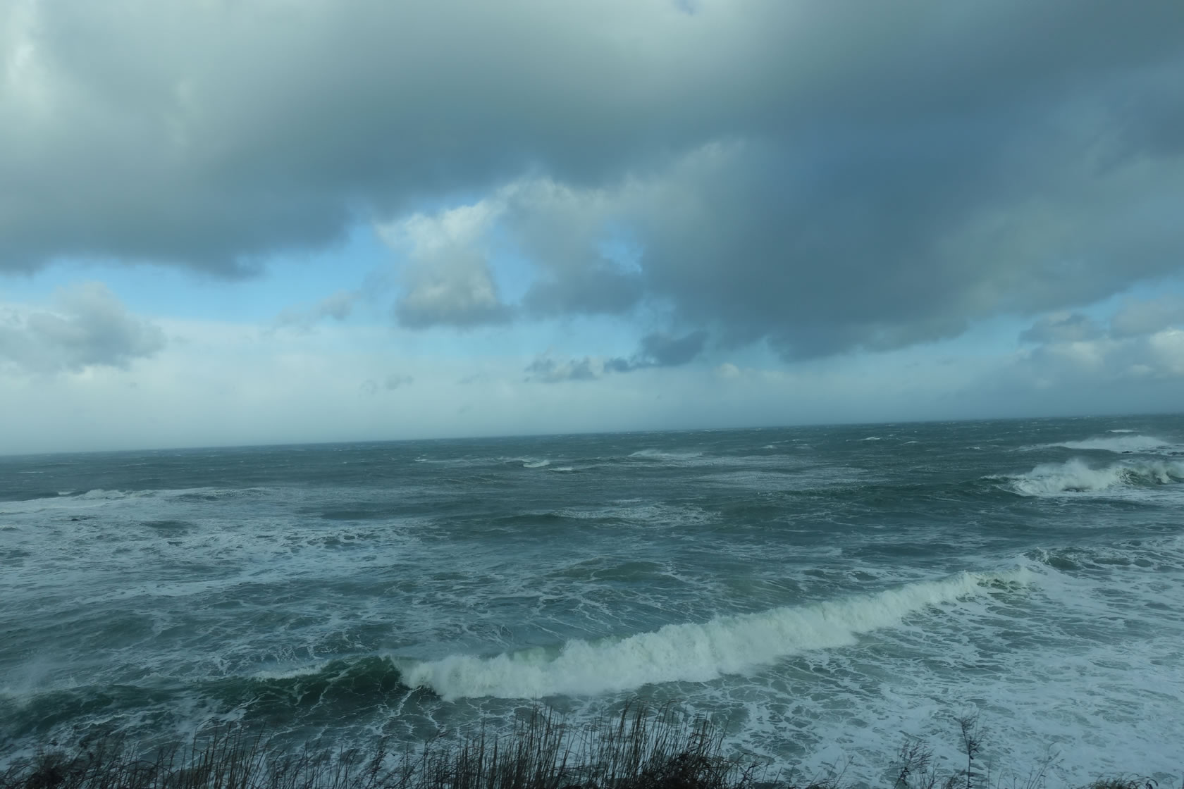 荒れ狂う日本海