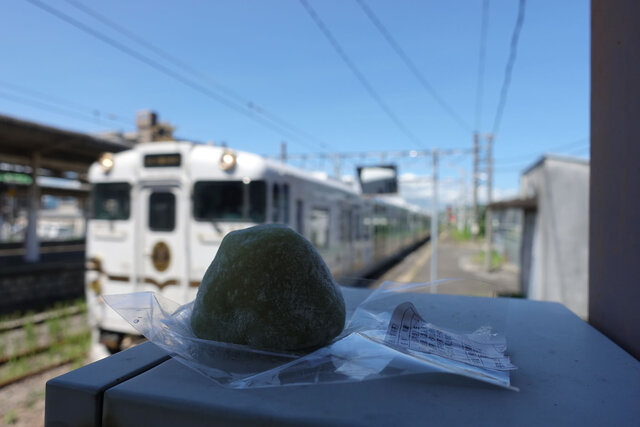 江北駅に入線する「ふたつ星4047」