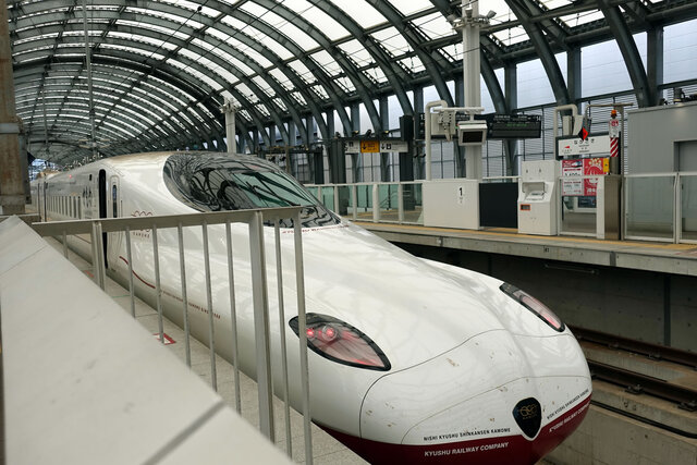 長崎駅で発車を待つかもめ34号